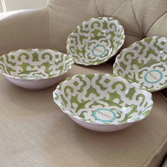 Set of four scalloped edge melamine bowls by Waverly. New with tags. - Picture 5 of 5